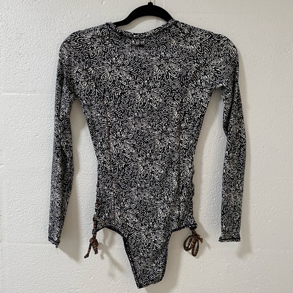 Volcom Spring Surfsuit - Picture 2 of 4